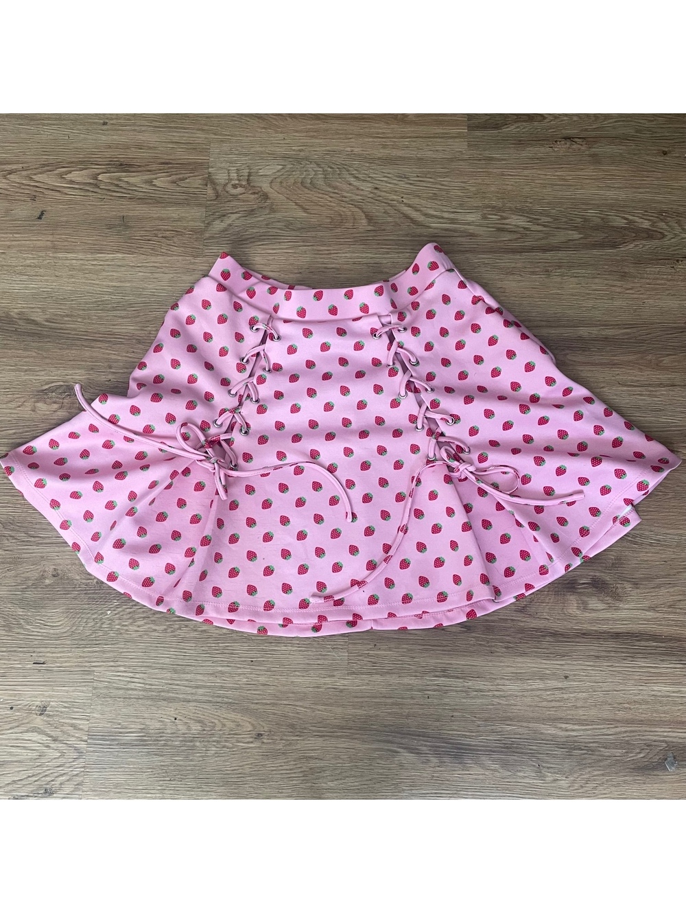 Hot Topic soft girl coquette Strawberry lace up soft grunge Skater Skirt Large - Picture 2 of 4